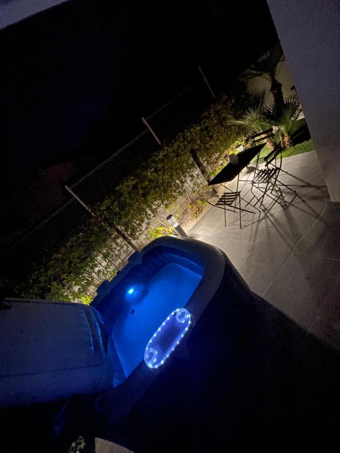 Appartement De Caractere Avec Jacuzzi Fréjus Екстериор снимка