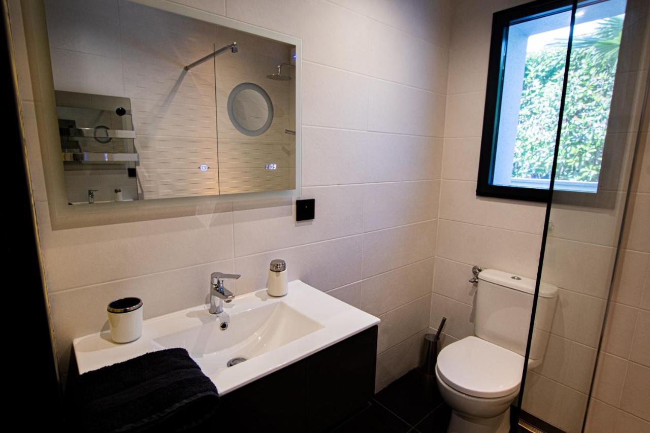 Appartement De Caractere Avec Jacuzzi Fréjus Екстериор снимка